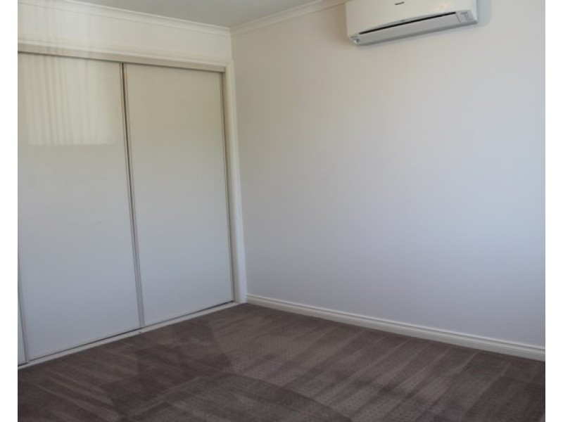 18 Aubrey Grove, Boronia VIC 3155