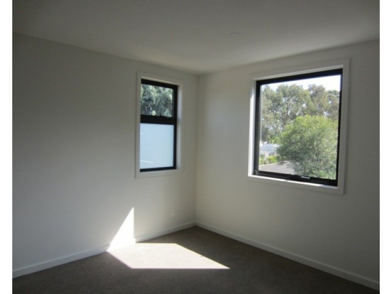 3/2 Oliver Street, Ringwood VIC 3134