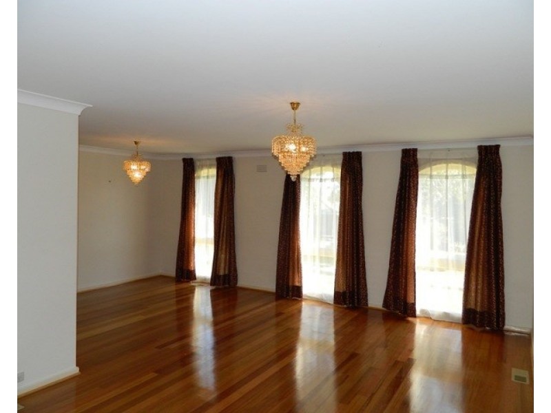 4 Holly Green Drive, Wheelers Hill VIC 3150