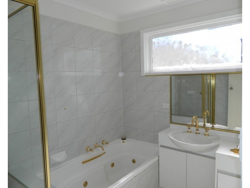 4 Holly Green Drive, Wheelers Hill VIC 3150