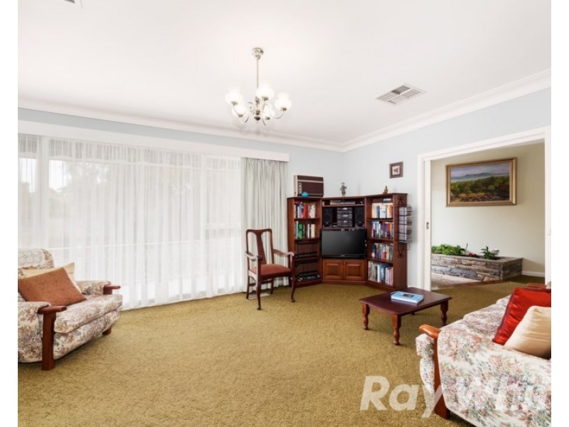 13 McGhee Avenue, Mitcham VIC 3132