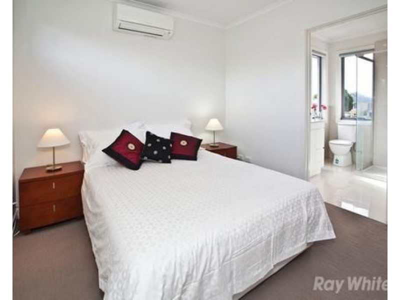 9B Fernhurst Drive, Glen Waverley VIC 3150