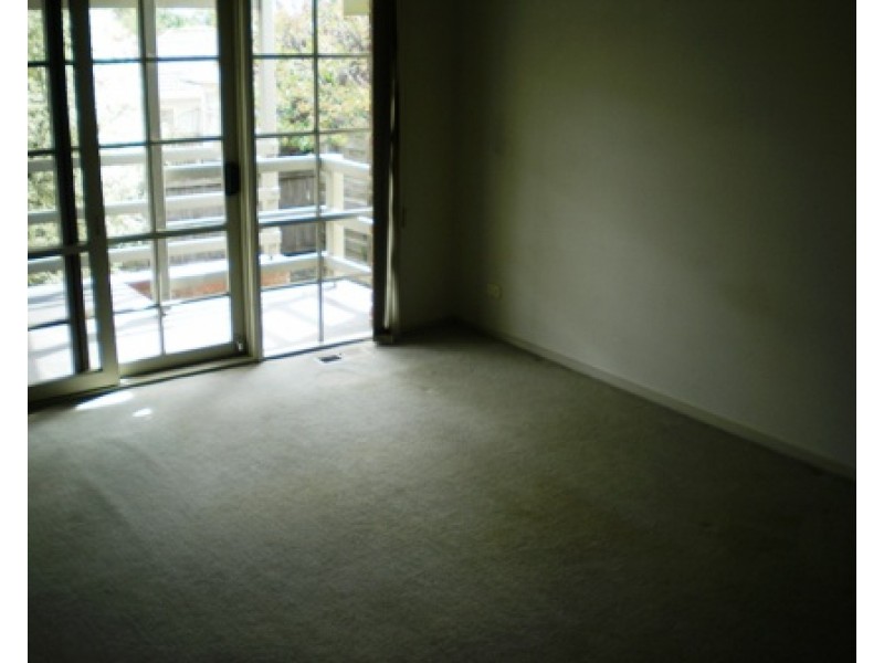 2/67 Middleborough Road, Burwood VIC 3125