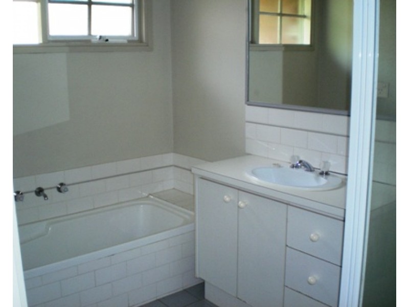 2/67 Middleborough Road, Burwood VIC 3125