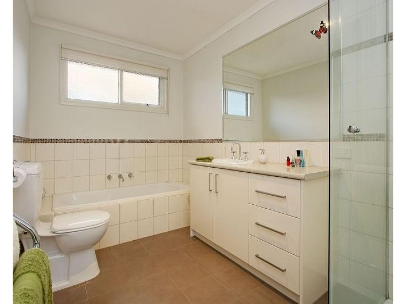 1/32 Holland Road, Ringwood East VIC 3135