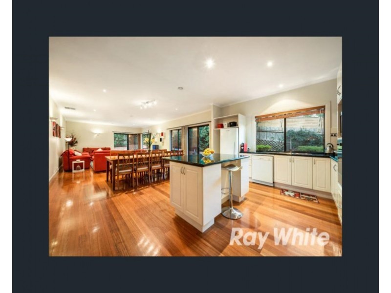 15 Fulton Crescent, Burwood VIC 3125