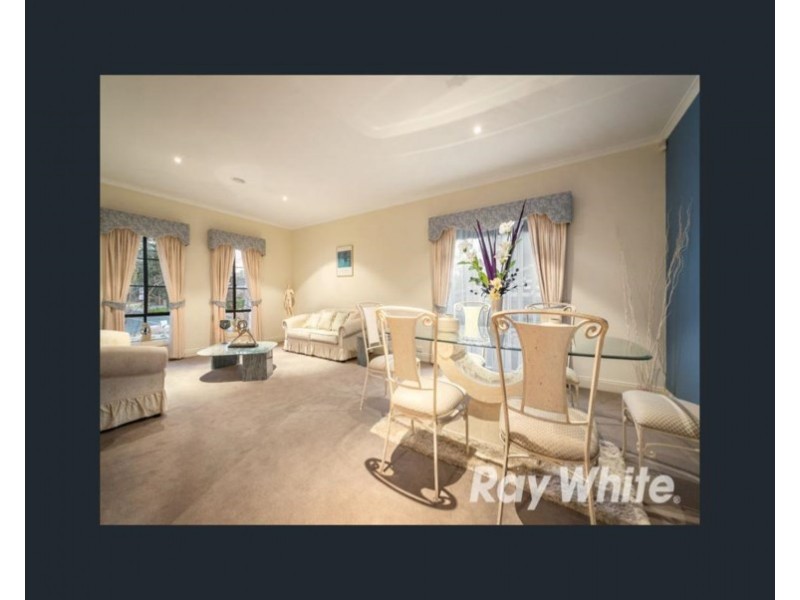 15 Fulton Crescent, Burwood VIC 3125