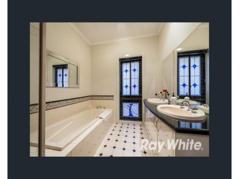 15 Fulton Crescent, Burwood VIC 3125