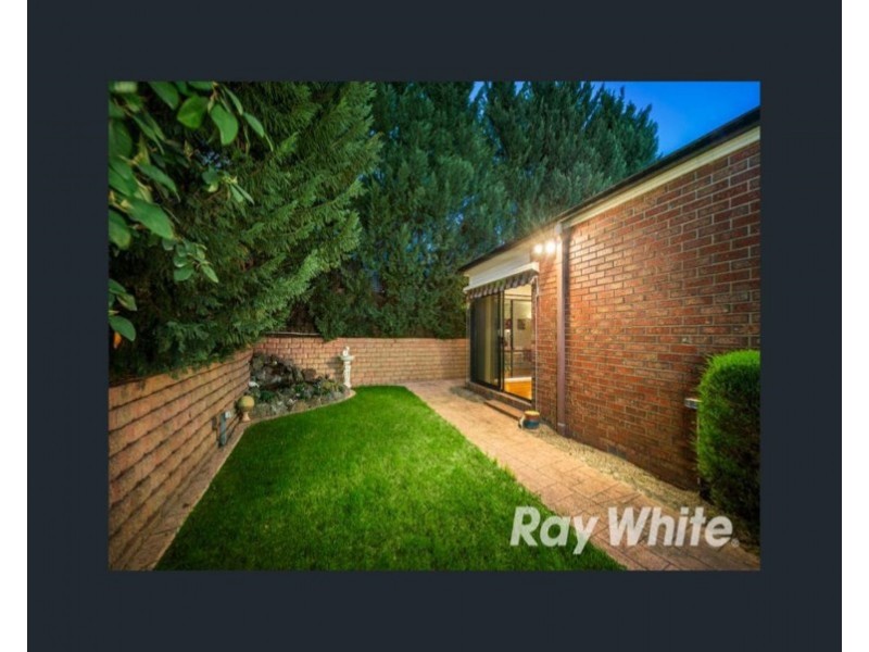 15 Fulton Crescent, Burwood VIC 3125