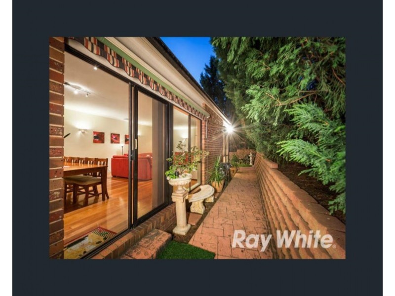 15 Fulton Crescent, Burwood VIC 3125