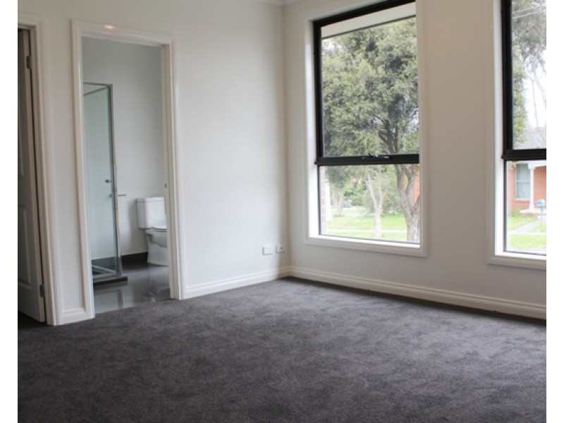 28 Lancelot Crescent, Glen Waverley VIC 3150