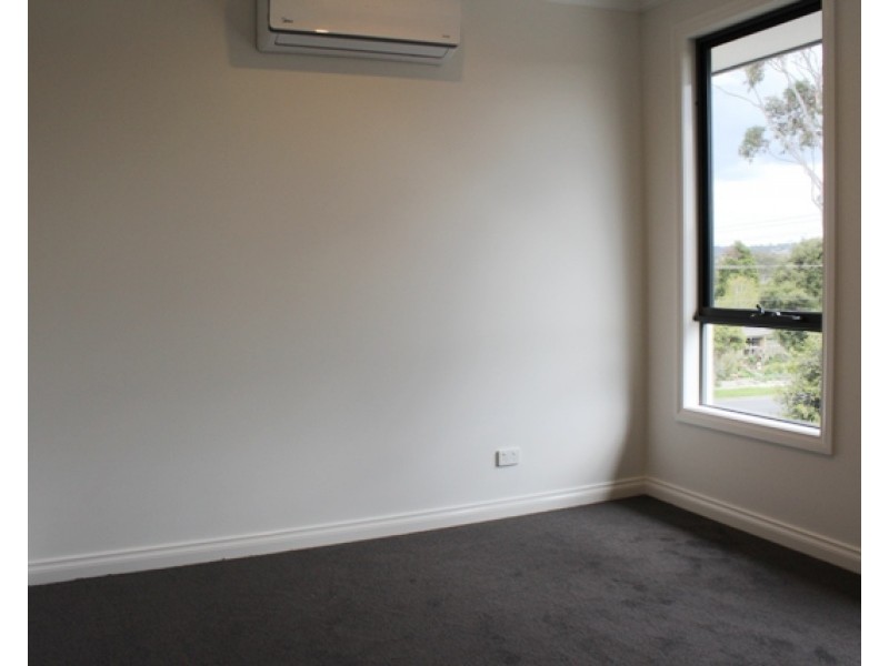 28 Lancelot Crescent, Glen Waverley VIC 3150