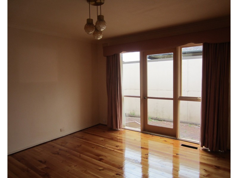 8 Ansett Crest, Forest Hill VIC 3131