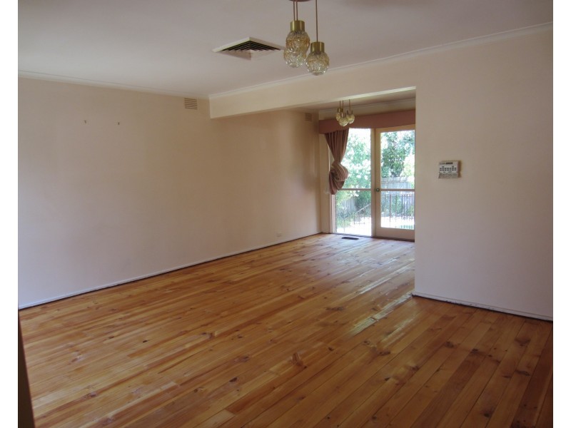 8 Ansett Crest, Forest Hill VIC 3131