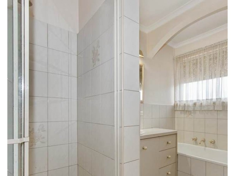 8 Ansett Crest, Forest Hill VIC 3131