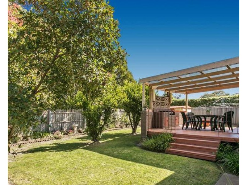 8 Ansett Crest, Forest Hill VIC 3131