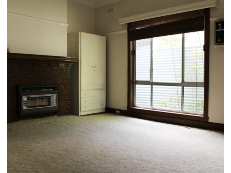 12 Queen Street, Blackburn VIC 3130