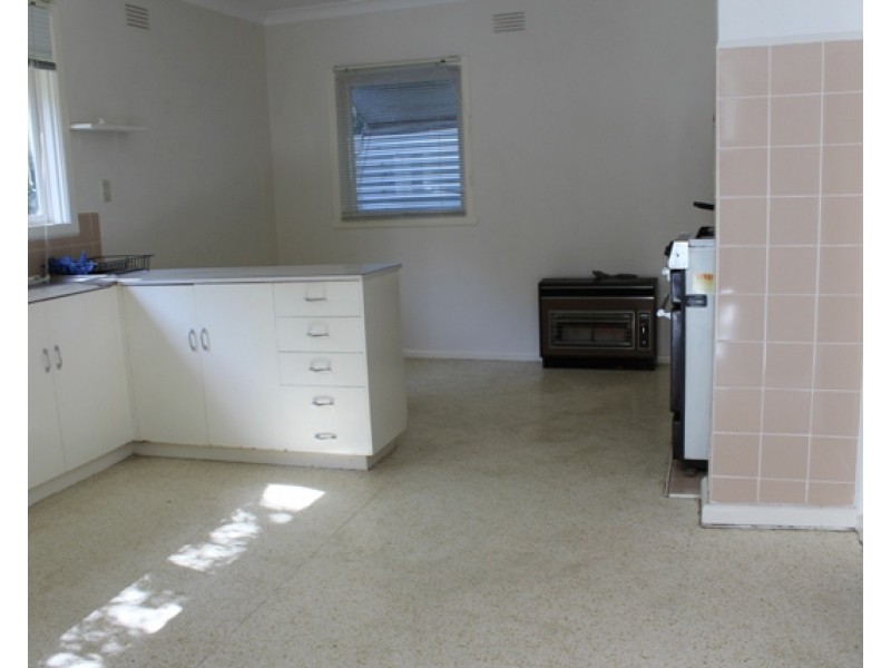 12 Queen Street, Blackburn VIC 3130