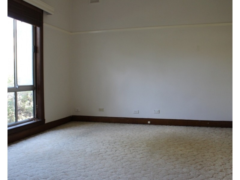 12 Queen Street, Blackburn VIC 3130