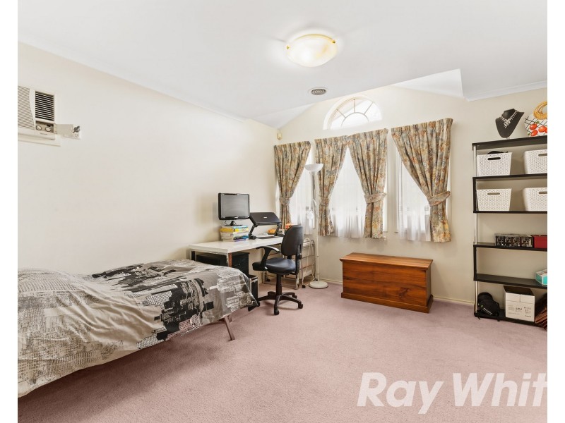 13 St Claire Walk, Doncaster East VIC 3109