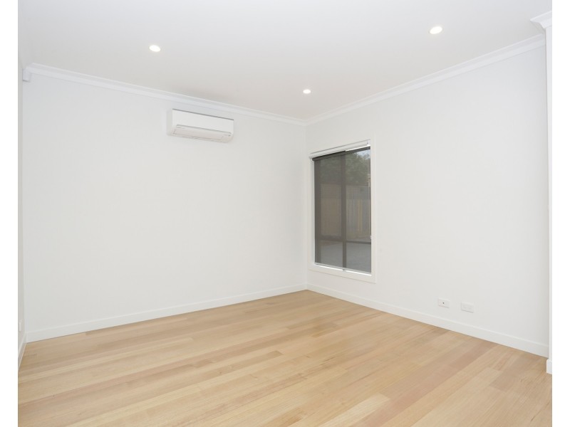 2/11 Norma Road, Forest Hill VIC 3131