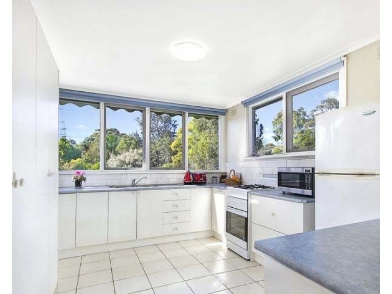 11 Warnes Road, Mitcham VIC 3132