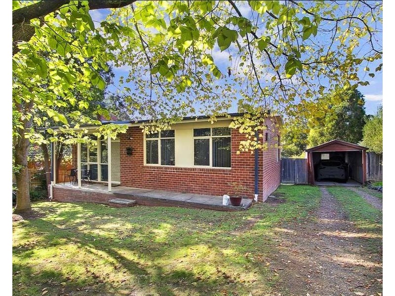 11 Warnes Road, Mitcham VIC 3132