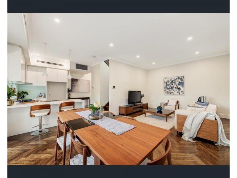 3/4 Gilbert Street, Mont Albert VIC 3127
