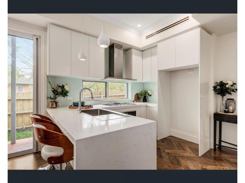 3/4 Gilbert Street, Mont Albert VIC 3127