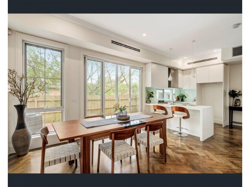 3/4 Gilbert Street, Mont Albert VIC 3127