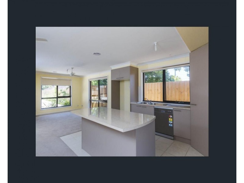 2/1 Branksome Grove, Blackburn South VIC 3130