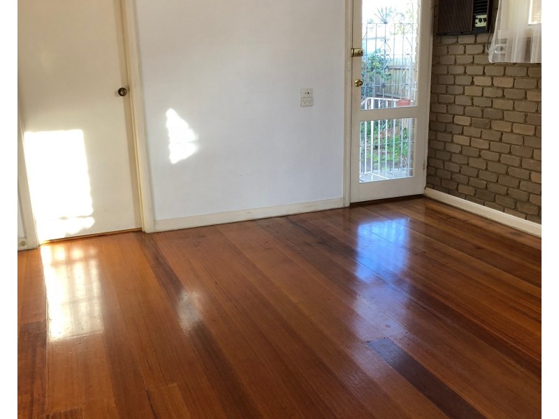 8 Merrick Crescent, Glen Waverley VIC 3150