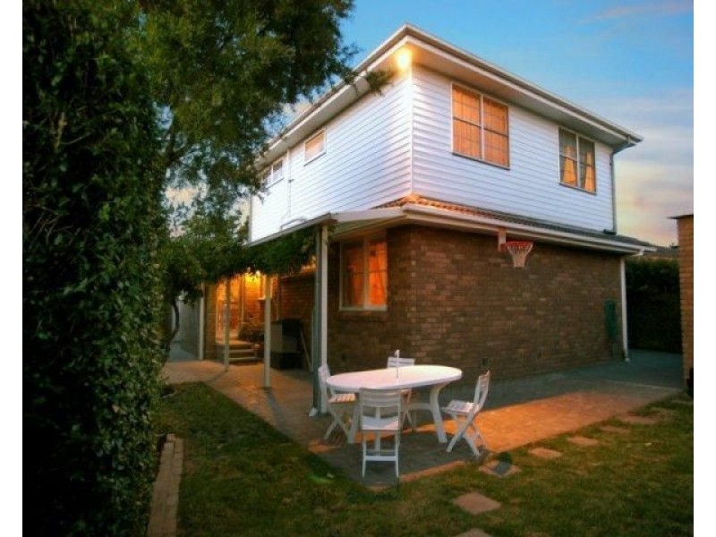 8 Merrick Crescent, Glen Waverley VIC 3150