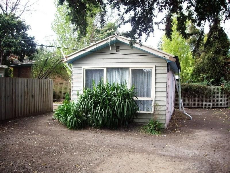 27a Mountain View Road, Kilsyth VIC 3137