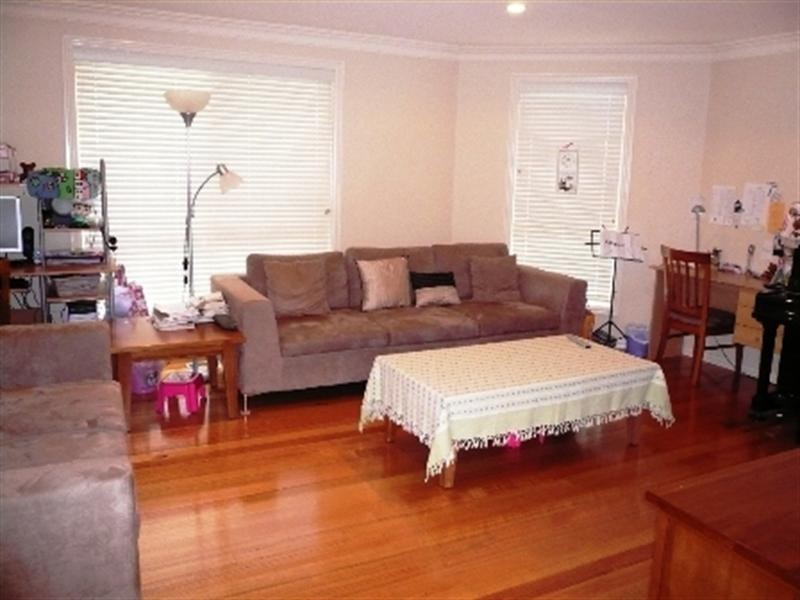 2/21 Poole Street, Burwood VIC 3125