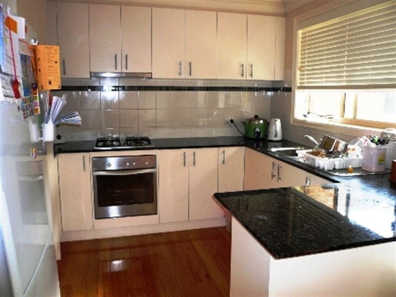 2/21 Poole Street, Burwood VIC 3125