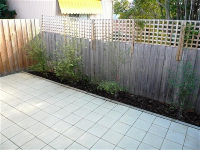 2/21 Poole Street, Burwood VIC 3125