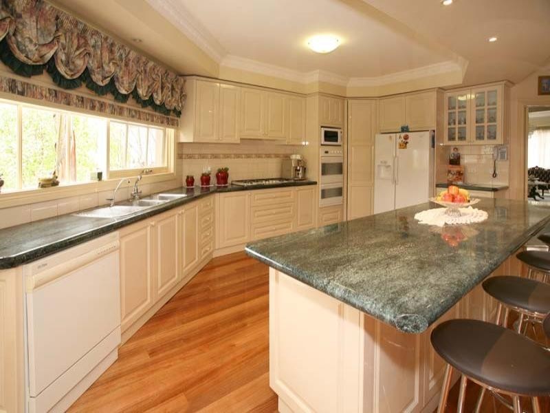 20 Dehaviland Avenue, Forest Hill VIC 3131