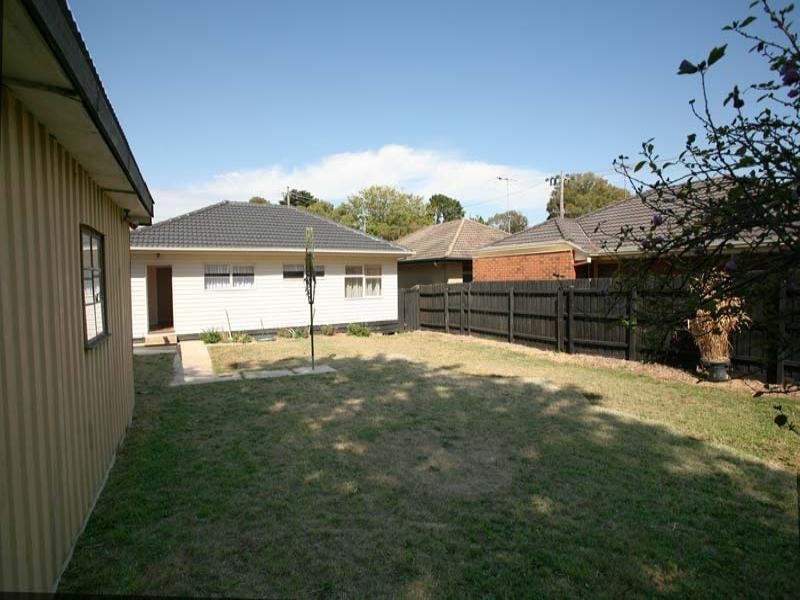 3 Edinburgh Road, Blackburn South VIC 3130