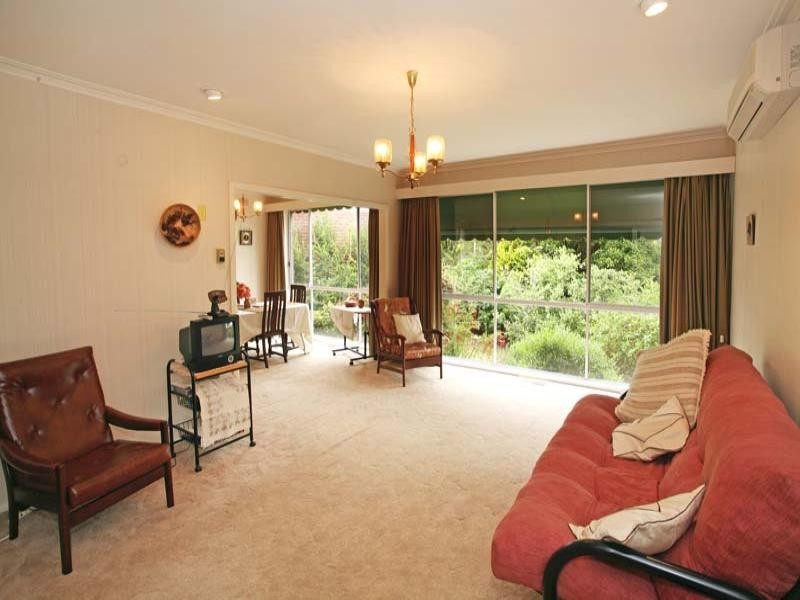 63 Lorraine Drive, Burwood East VIC 3151