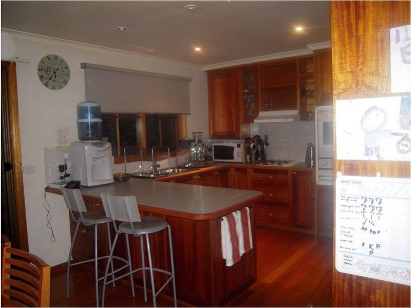 2/4 Allison Road, Forest Hill VIC 3131