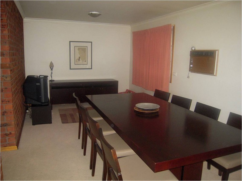 2/4 Allison Road, Forest Hill VIC 3131