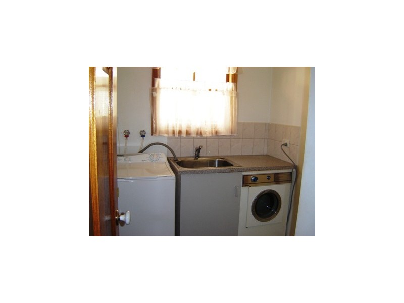 2/4 Allison Road, Forest Hill VIC 3131