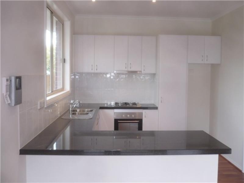 2/29 Creek Road, Mitcham VIC 3132