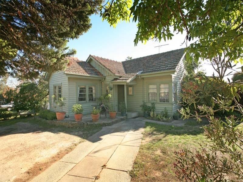 17 Hirst Street, Blackburn VIC 3130