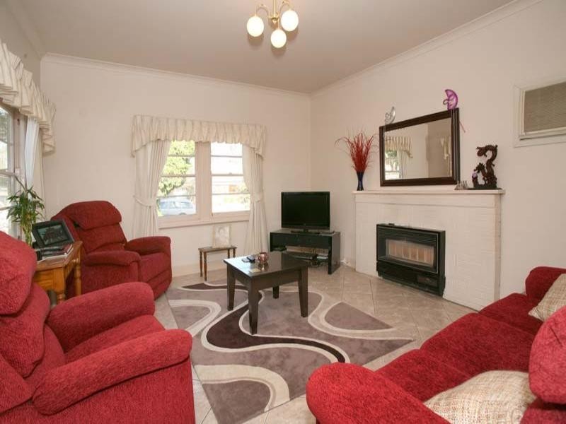 17 Hirst Street, Blackburn VIC 3130