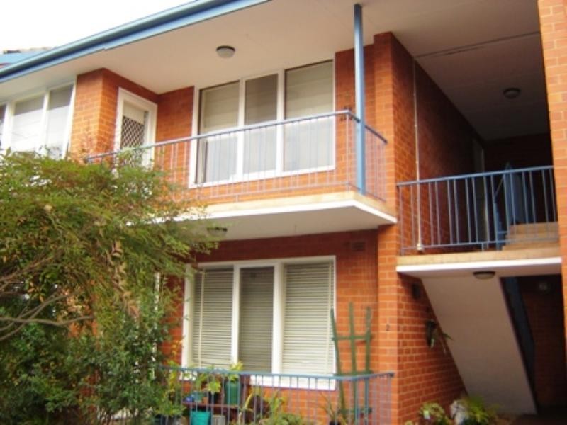 4/18 Louise Avenue, Mont Albert VIC 3127