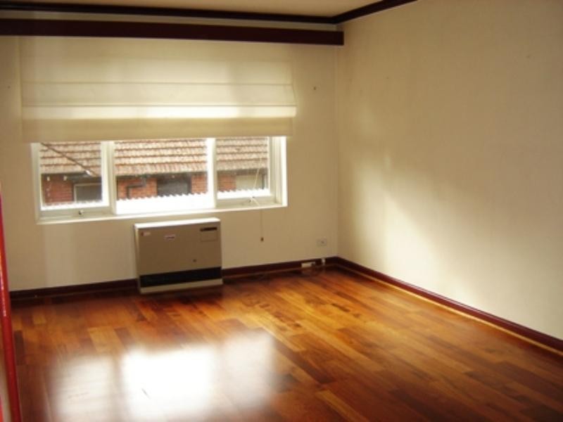 4/18 Louise Avenue, Mont Albert VIC 3127