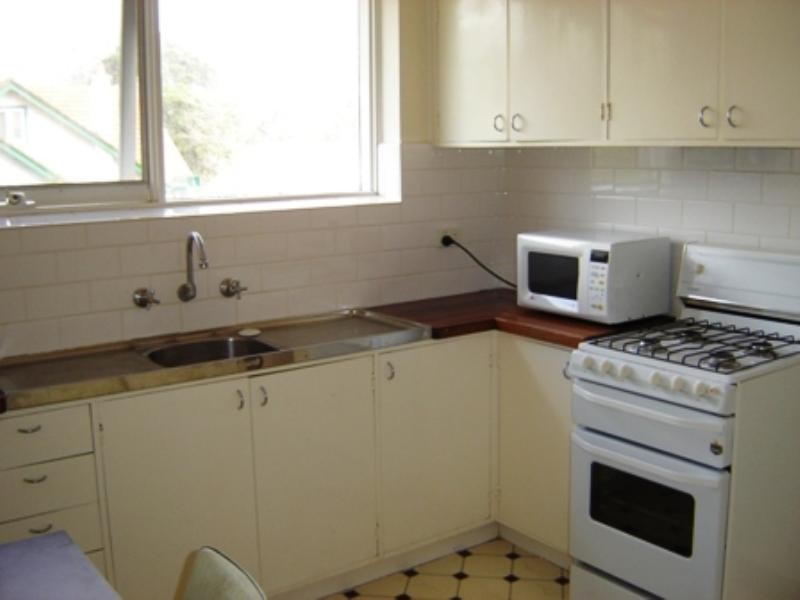 4/18 Louise Avenue, Mont Albert VIC 3127