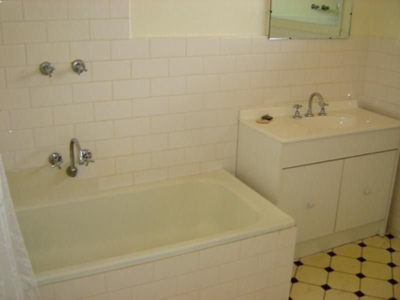 4/18 Louise Avenue, Mont Albert VIC 3127